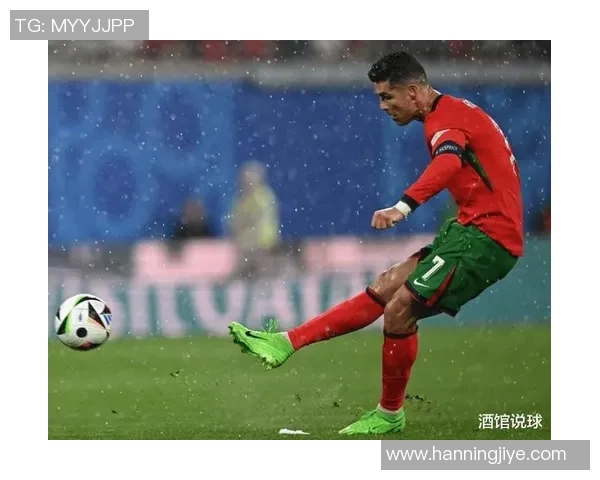 足球球星激烈比赛中脸部出血，引发球迷热议